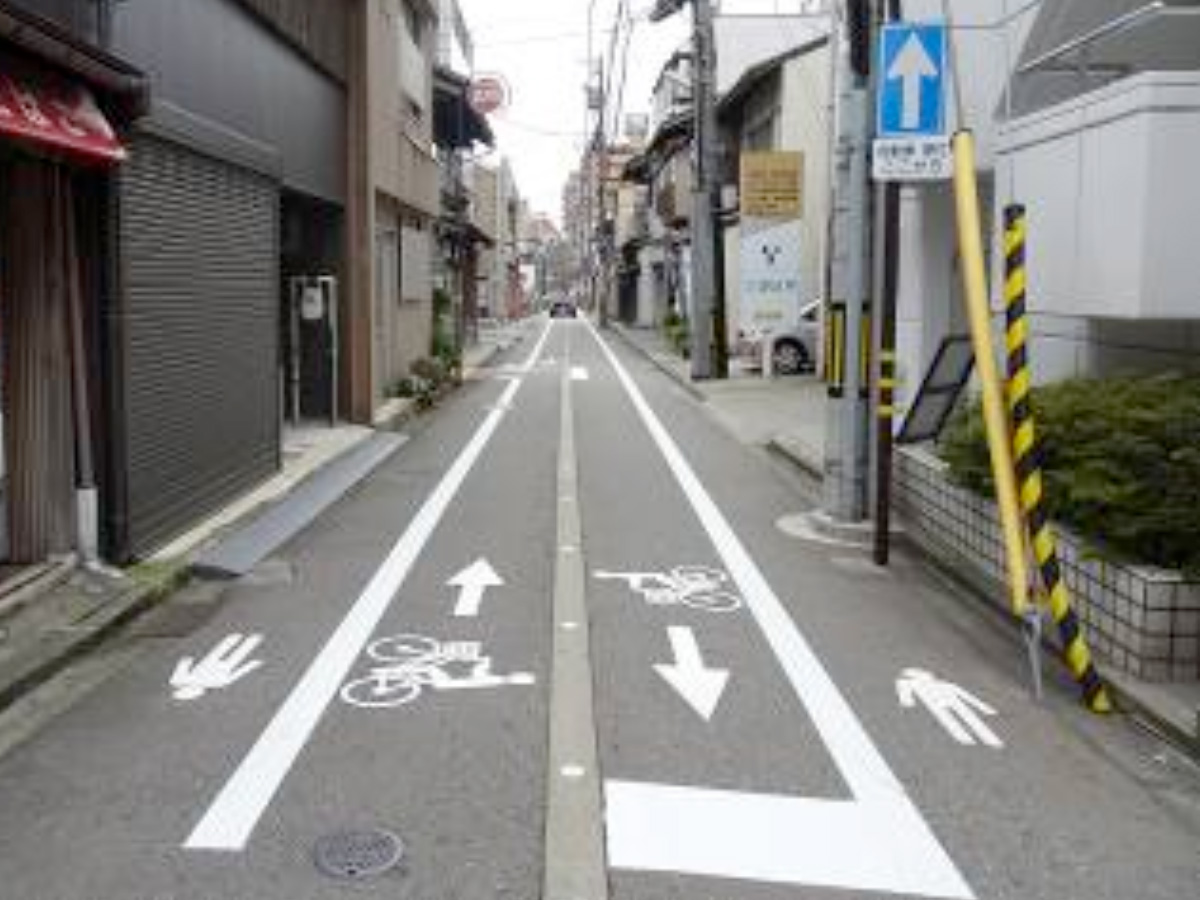 細街路での車道混在整備の事例（石川県金沢市）